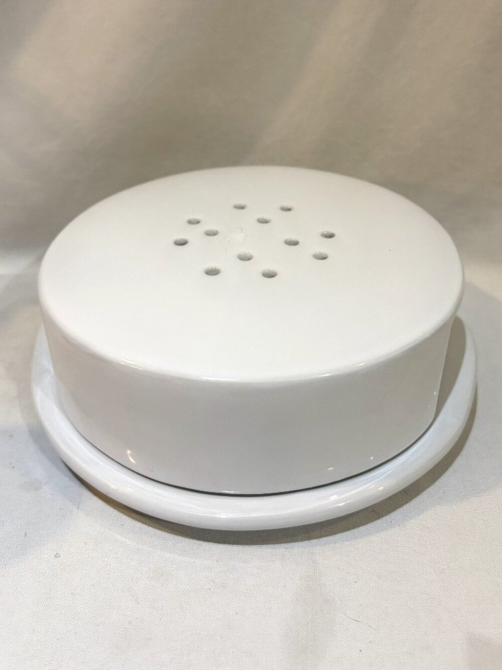 Crate & Barrel Stoneware Brie Cheese Baking Dish Server Keeper White